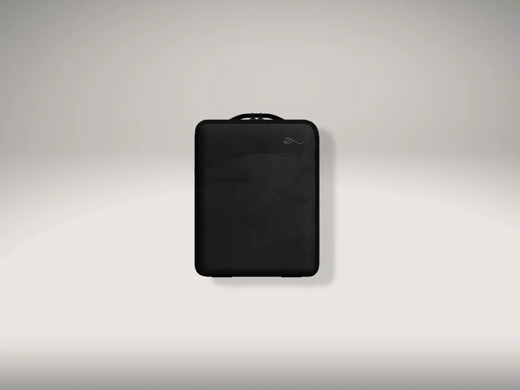 Safely protect and transport your eFoil battery with the JetWave Battery bag. Compact and durable design.