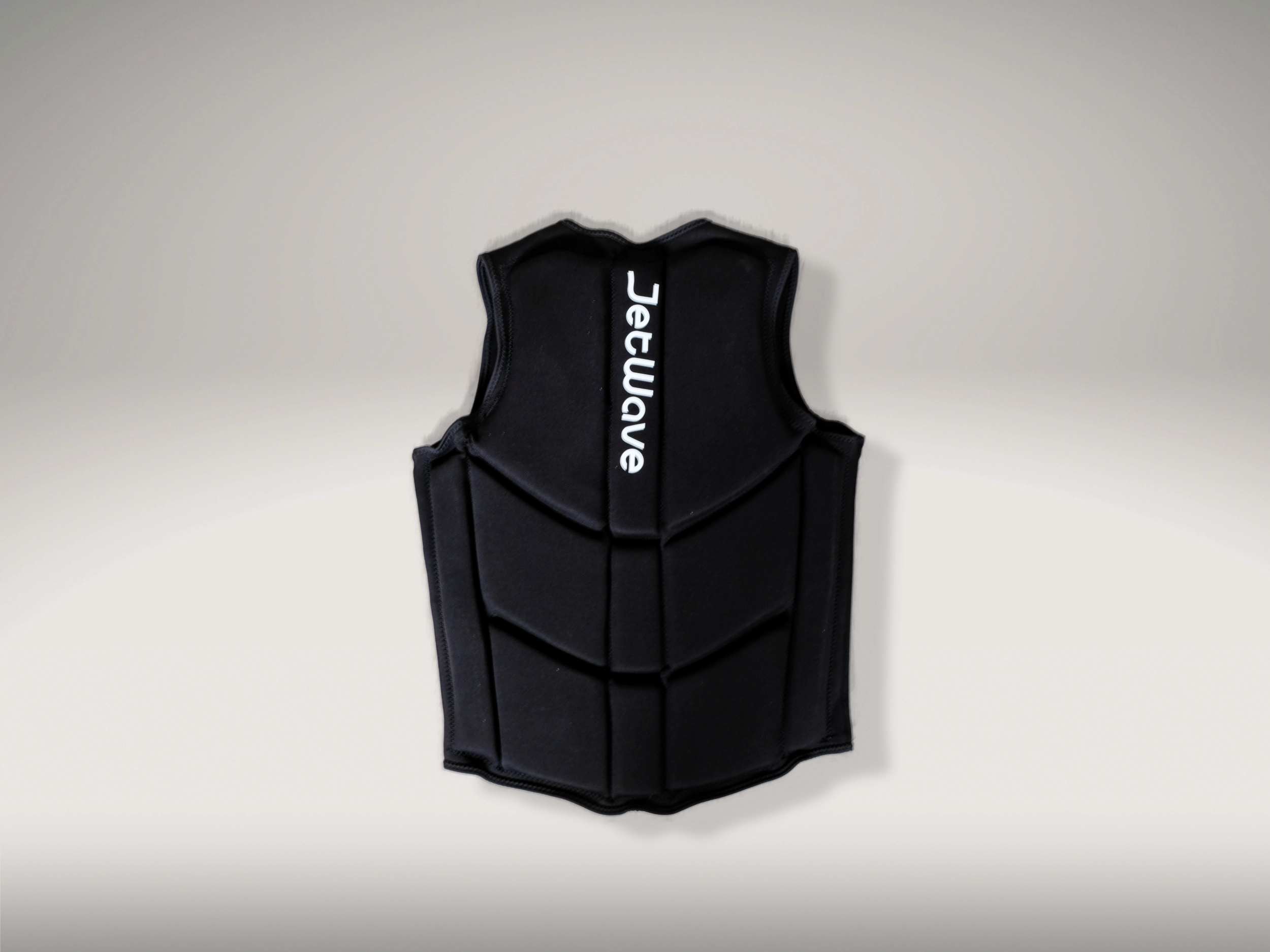 Gilet de protection contre les chocs pour la pratique de l'eFoil, offrant une grande liberté de mouvement et une protection optimale. Gilet eFoil avec une coupe en néoprène. Restez en sécurité et gardez le contrôle sur l'eau.