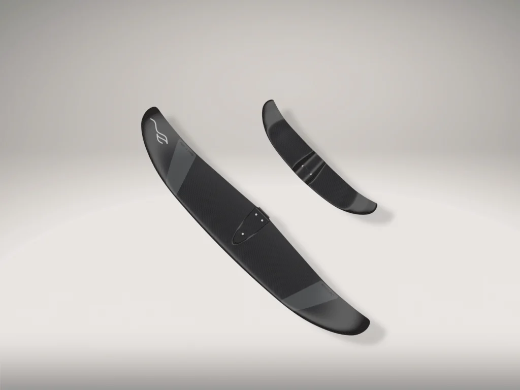 Sportieve JetWave eFoil wing set met perfecte balans tussen snelheid en stabiliteit. Ideaal voor carving en gevorderde riders.