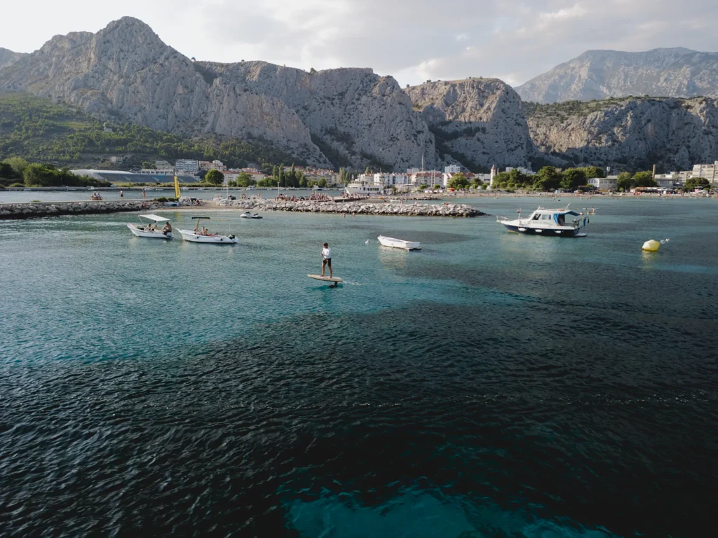 Electric surfing on the Adriatic or Mediterranean coast, discover all of SiFly's eFoils at FuturWave. The online eFoil shop in Europe, ideal for boat owners and Yacht Charter.