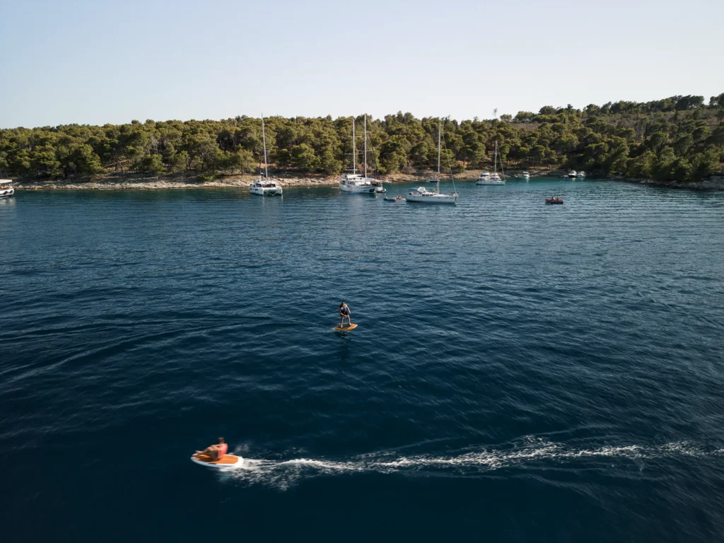 Electric surfing on the Adriatic or Mediterranean coast, discover all of SiFly's eFoils at FuturWave. The online eFoil shop in Europe, ideal for boat owners and Yacht Charter.